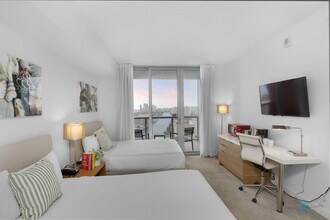 2602 E Hallandale Beach Blvd in Hallandale Beach, FL - Building Photo - Building Photo