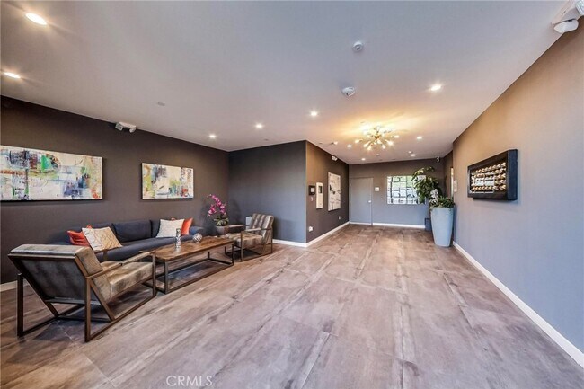 11616 Burbank Blvd in Los Angeles, CA - Building Photo - Building Photo