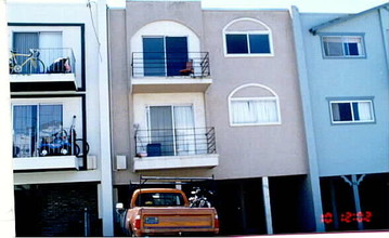 686 Sylvan St in Daly City, CA - Foto de edificio - Building Photo