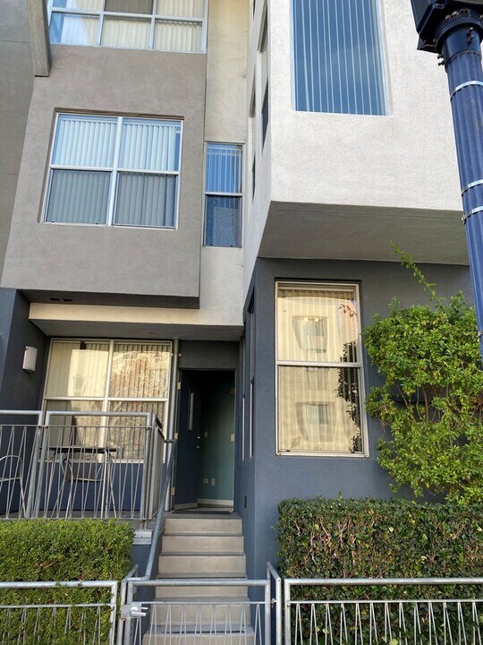 101 Market St in San Diego, CA - Building Photo