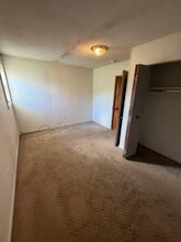 211 E Aaron Square in Aaronsburg, PA - Foto de edificio - Building Photo