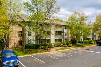 South Wind Apartment Homes in Franklin, TN - Building Photo - Building Photo