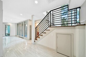 15607 Memorial Dr in Houston, TX - Foto de edificio - Building Photo