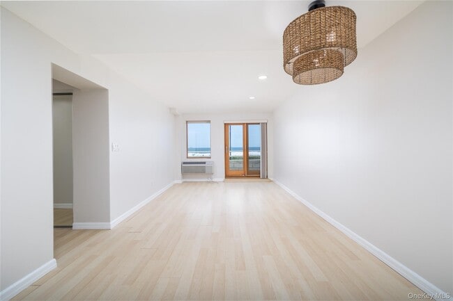 440 W Broadway in Long Beach, NY - Building Photo - Building Photo