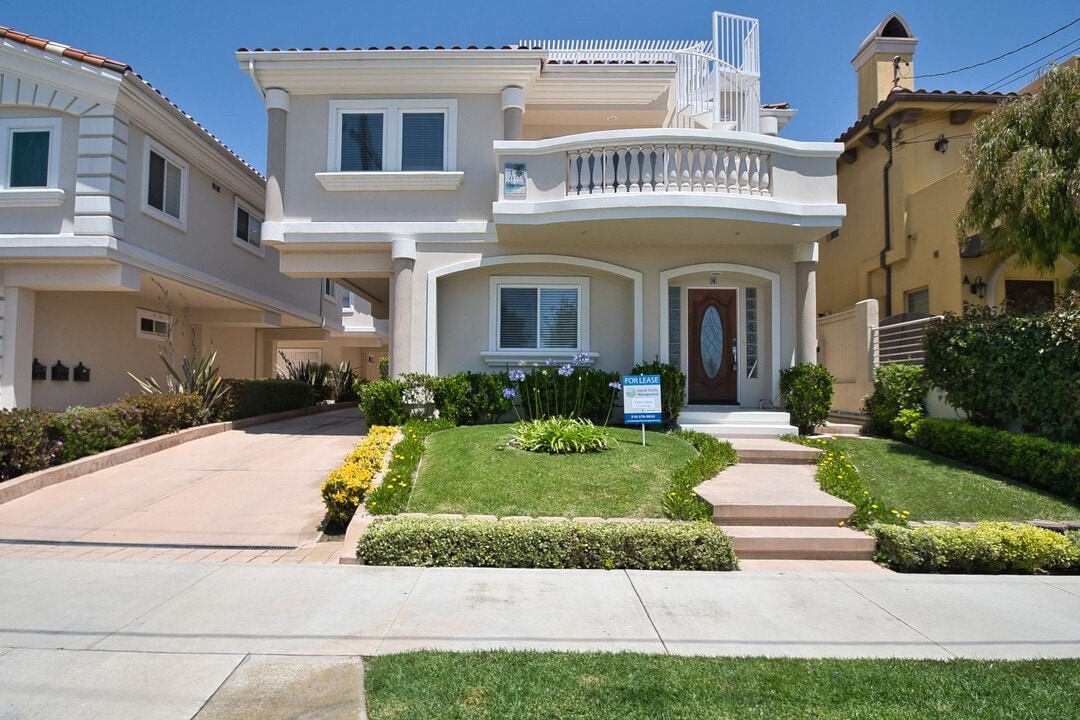 108 S Francisca Ave in Redondo Beach, CA - Building Photo