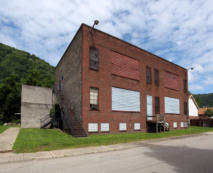 200 Kanawha Ave in Montgomery, WV - Building Photo