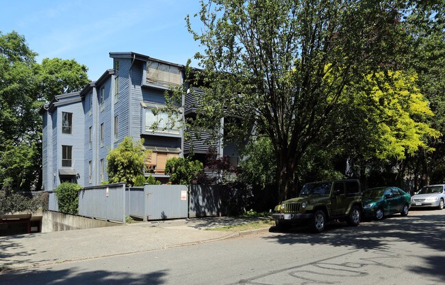 The malibu in Vancouver, BC - Building Photo - Primary Photo