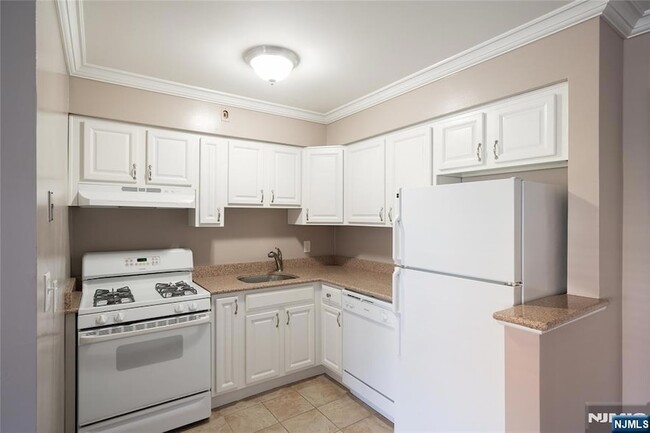 215 Aycrigg Ave in Passaic, NJ - Building Photo - Building Photo