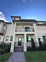 4470 NW 83rd Ave in Doral, FL - Building Photo