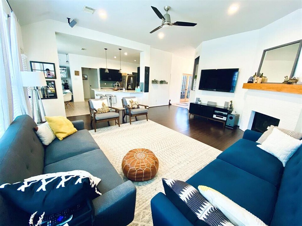 16803 Bay Ledge Ct in Friendswood, TX - Building Photo