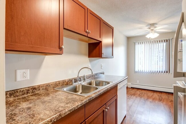 Evergreen East Apartments in St. Paul, MN - Foto de edificio - Building Photo