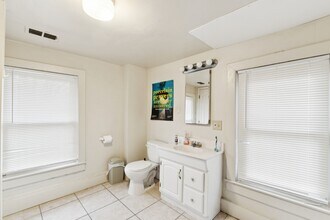 8111 51st Ave in College Park, MD - Foto de edificio - Building Photo