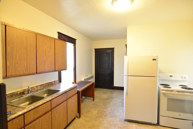 property at 123 E Columbus St