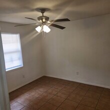 1113 W Cano St, Unit Apt #1 in Edinburg, TX - Foto de edificio - Building Photo