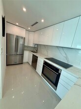 800 Claughton Island Dr in Miami, FL - Building Photo - Building Photo