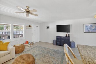 650 Pinellas Point Dr S in St. Petersburg, FL - Building Photo - Building Photo