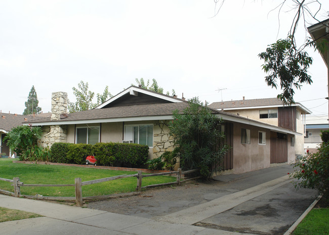 1121 W 9th St in Corona, CA - Building Photo - Building Photo