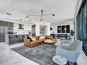 100 E Las Olas Blvd in Fort Lauderdale, FL - Building Photo - Building Photo