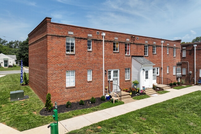 Gardens at Grandin in Roanoke, VA - Building Photo - Primary Photo