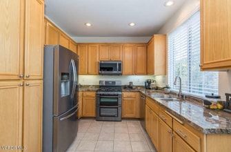 530 Bannister Way in Simi Valley, CA - Building Photo - Building Photo