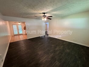 541 Springwood Dr in Forest Park, GA - Building Photo - Building Photo