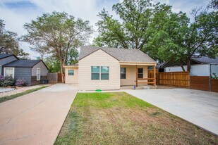 2418 23rd St in Lubbock, TX - Building Photo