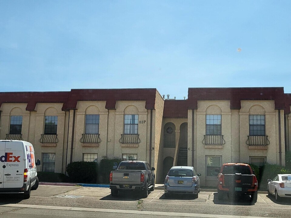 819 Country Club Dr SE in Rio Rancho, NM - Building Photo