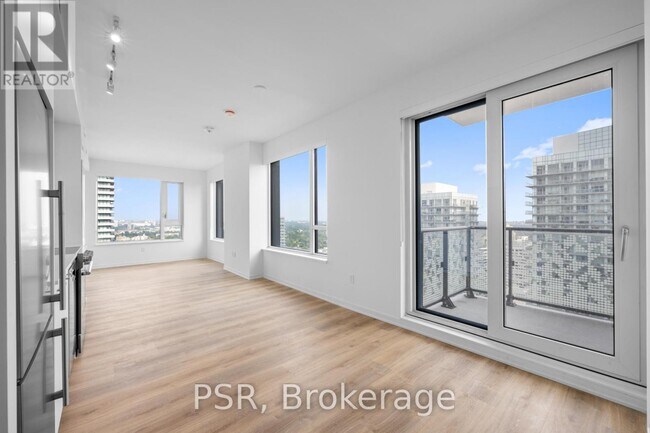 101 Roehampton Ave in Toronto, ON - Building Photo - Building Photo