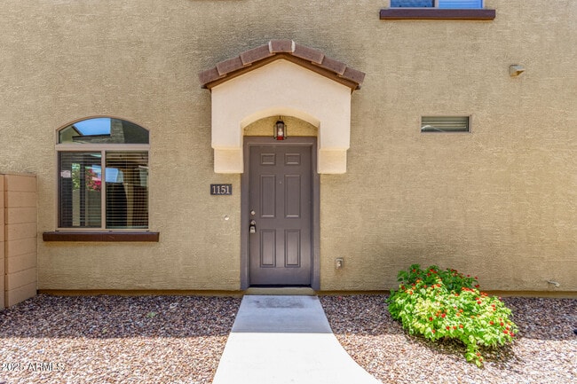 property at 2725 E Mine Creek Rd