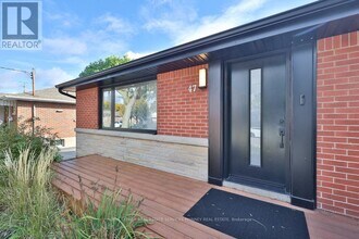 47 Castlefield Dr in Hamilton, ON - Building Photo - Building Photo