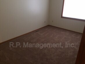 15280 Lesley Ln in Eden Prairie, MN - Foto de edificio - Building Photo