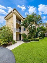 2264 Winkler Ave in Ft. Myers, FL - Building Photo