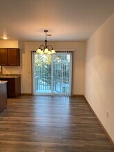 609 Spruce Ln, Unit 2 in Tomah, WI - Foto de edificio - Building Photo