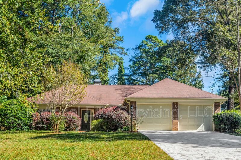 213 Robin Ln in Stockbridge, GA - Building Photo