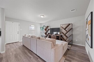 2849 Golf Crest Dr in Wharton, TX - Building Photo - Building Photo