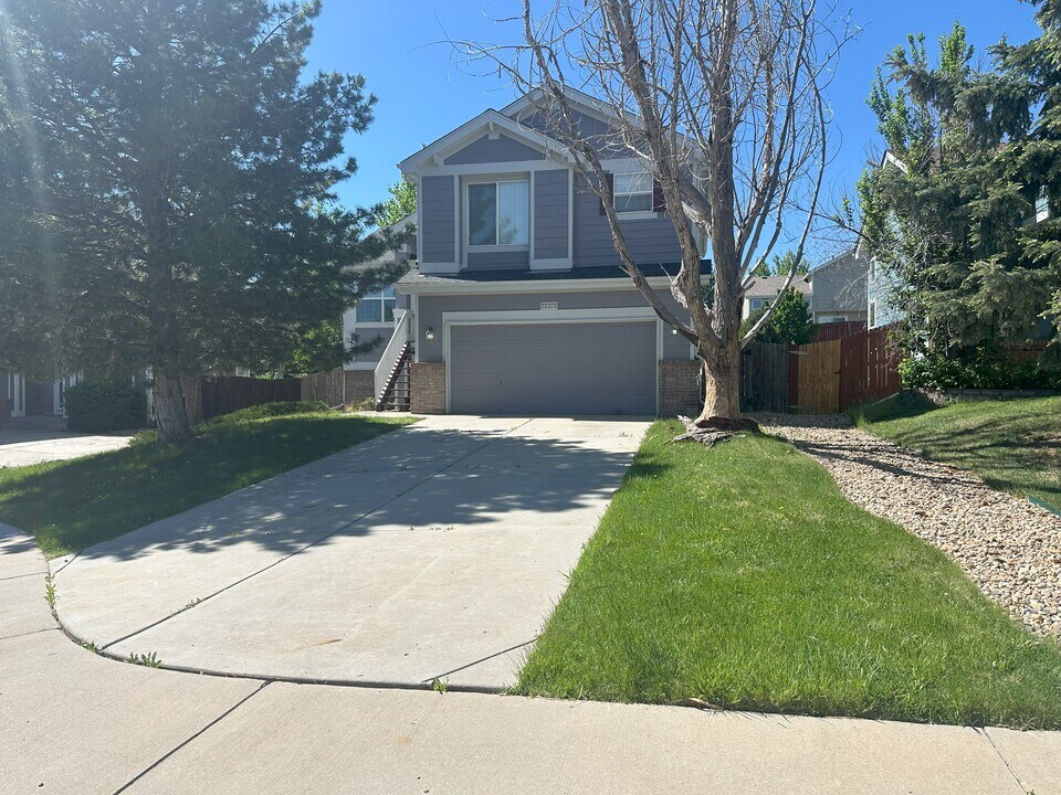 22272 E Navarro Pl in Aurora, CO - Building Photo