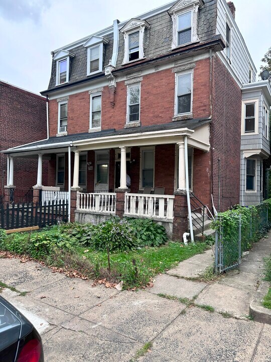 250 W Olney Ave, Unit 1st floor in Philadelphia, PA - Building Photo