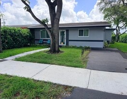 1982 SW 68th Terrace in North Lauderdale, FL - Building Photo