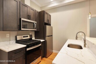14 W Front St, Unit 2F in Red Bank, NJ - Building Photo - Building Photo