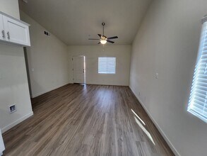 8315 Frankie Lou St in Bakersfield, CA - Building Photo - Building Photo