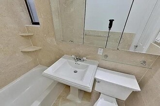 326 E 35th St in New York, NY - Building Photo - Building Photo