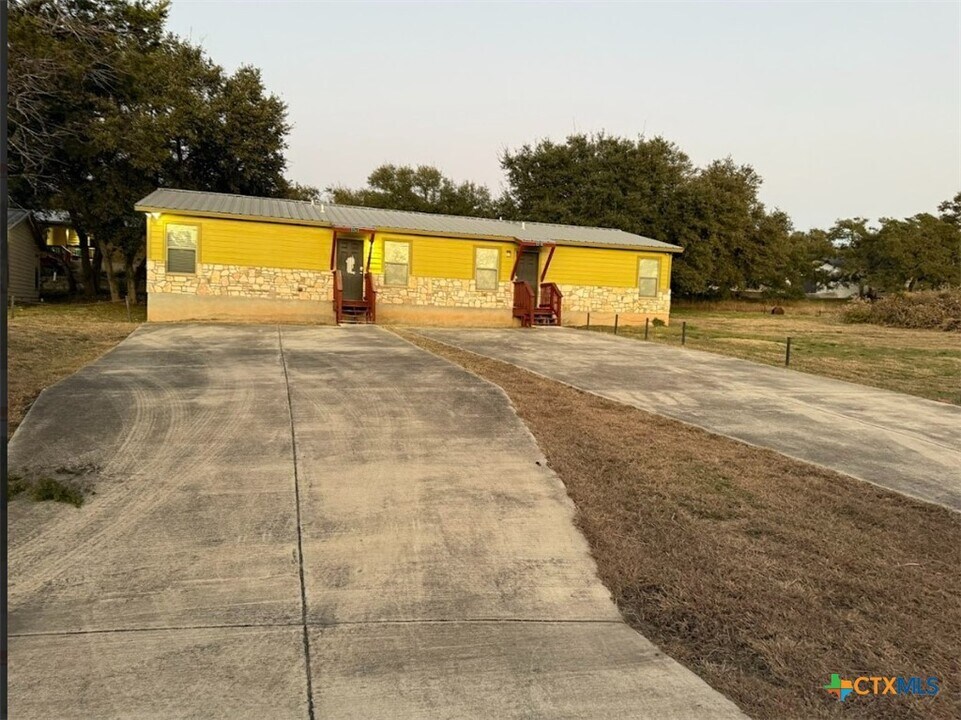 1239 Clearview Canyon-Unit -1239 in Canyon Lake, TX - Building Photo