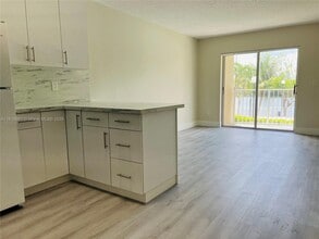 8200 SW 210th St in Cutler Bay, FL - Building Photo - Building Photo