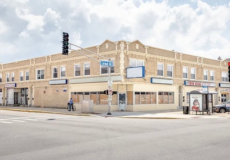 6005 Cermak Rd in Cicero, IL - Building Photo