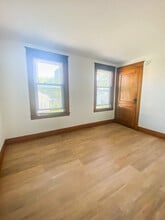 8 Howe St in Augusta, ME - Foto de edificio - Building Photo