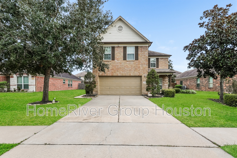 2814 Finwood Drive in Rosenberg, TX - Building Photo