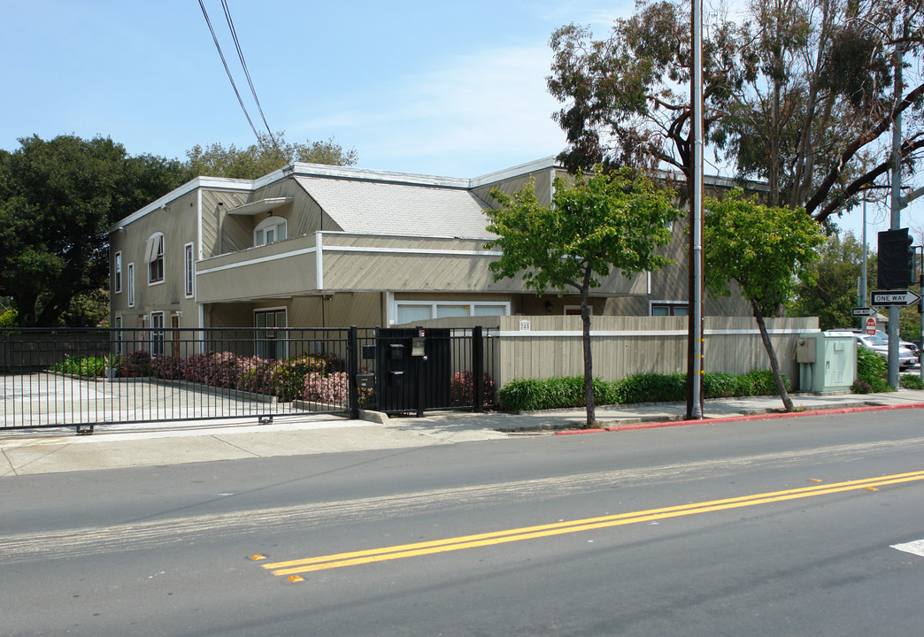 245 S Humboldt St in San Mateo, CA - Building Photo