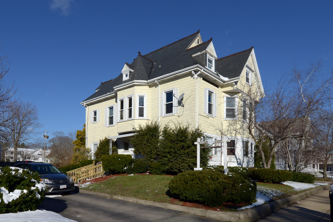 638 N Main St in Brockton, MA - Building Photo