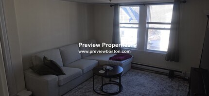 25 Brackett St, Unit 3 in Boston, MA - Foto de edificio - Building Photo