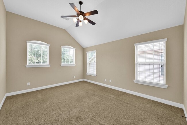 property at 106 N Pinto Point Cir